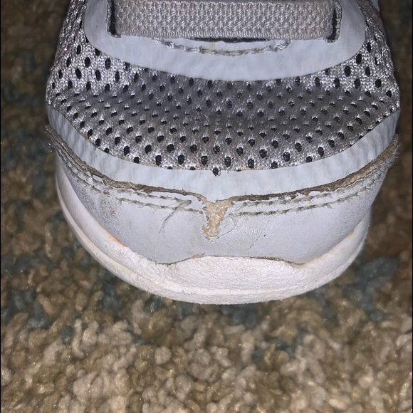 Nike tennis shoes size 7c - Picture 3 of 3